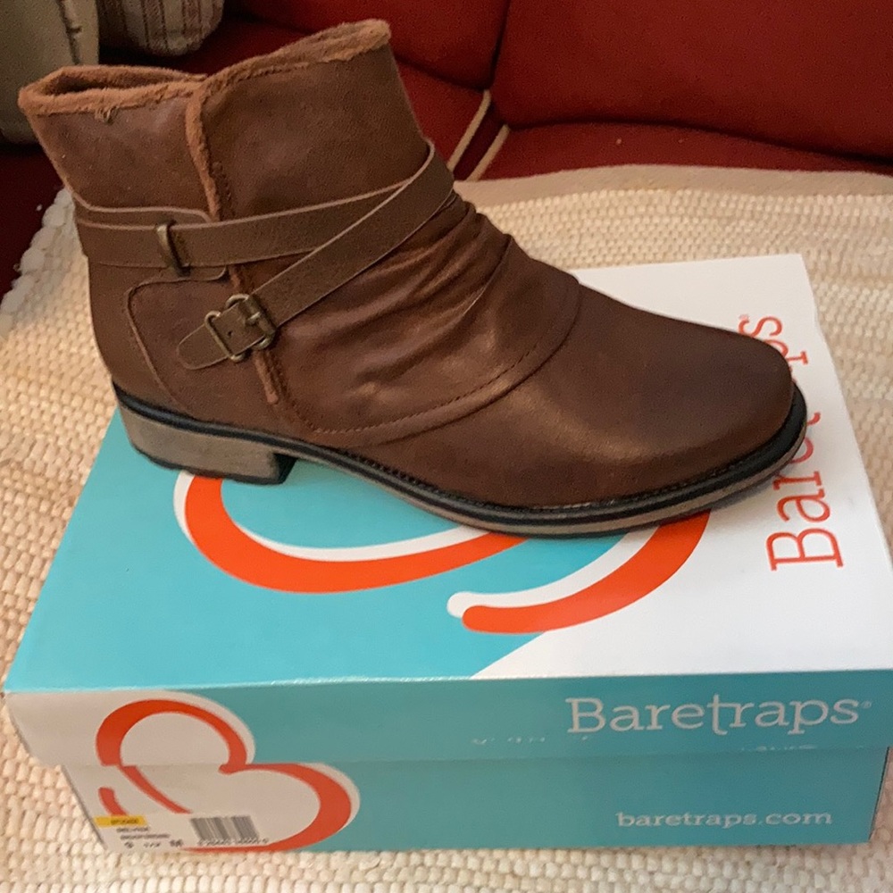 Bare traps bootie